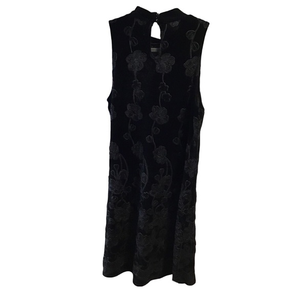 Magnolia Skye Velvet Sleeveless Dress - Picture 2 of 6